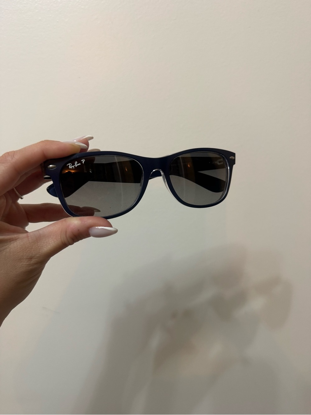 Ray-Ban Navy Frame Sunglasses with Gradient Lenses rb 2132 55/18